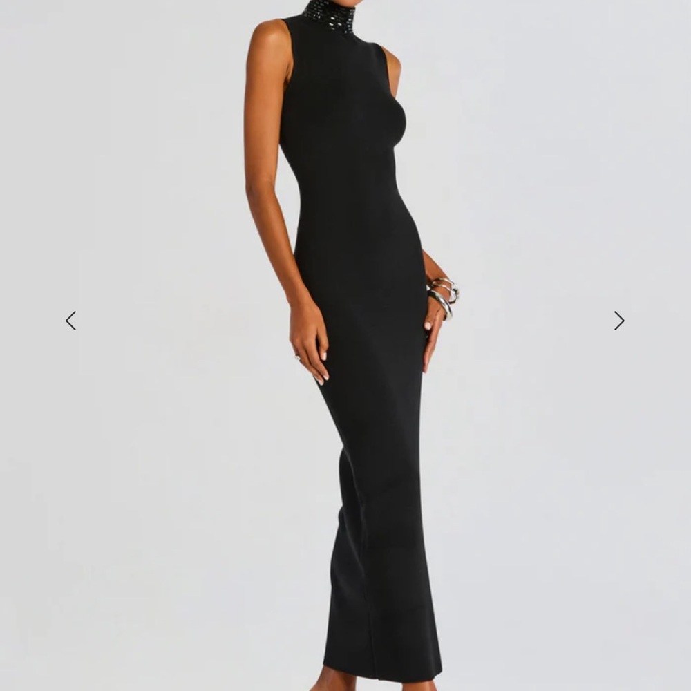 Elegant Black Sleeveless Dress - Picture 4 of 7